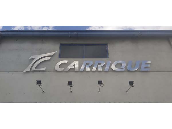 grabado logo exterior